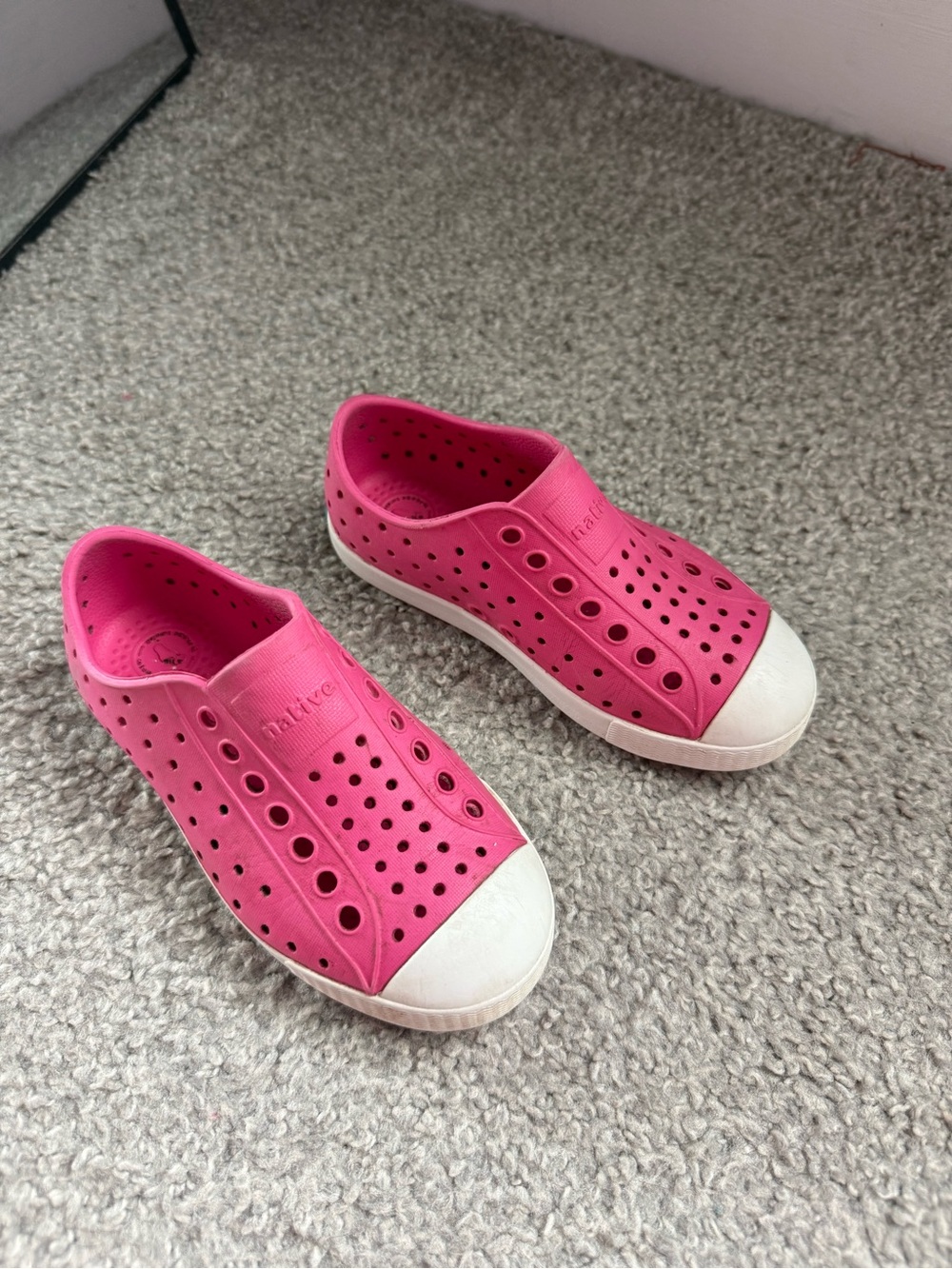 Native hot pink girls toddlers shoes size 10 in good condition